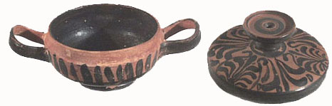 Photo of lidded lekanis